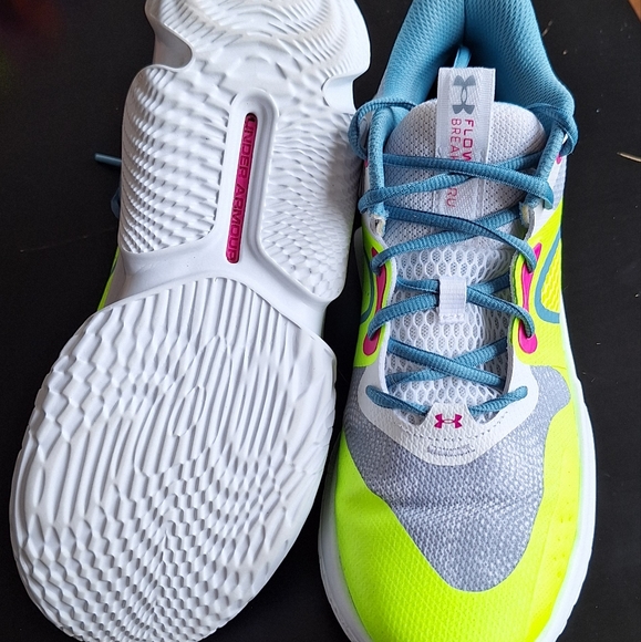 Under Armour women basketball shoes - Picture 3 of 5